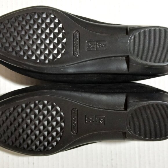 Aerosoles Black Suede Slip on Shoes with Logo Gold Design in size 6.5 - Picture 4 of 8